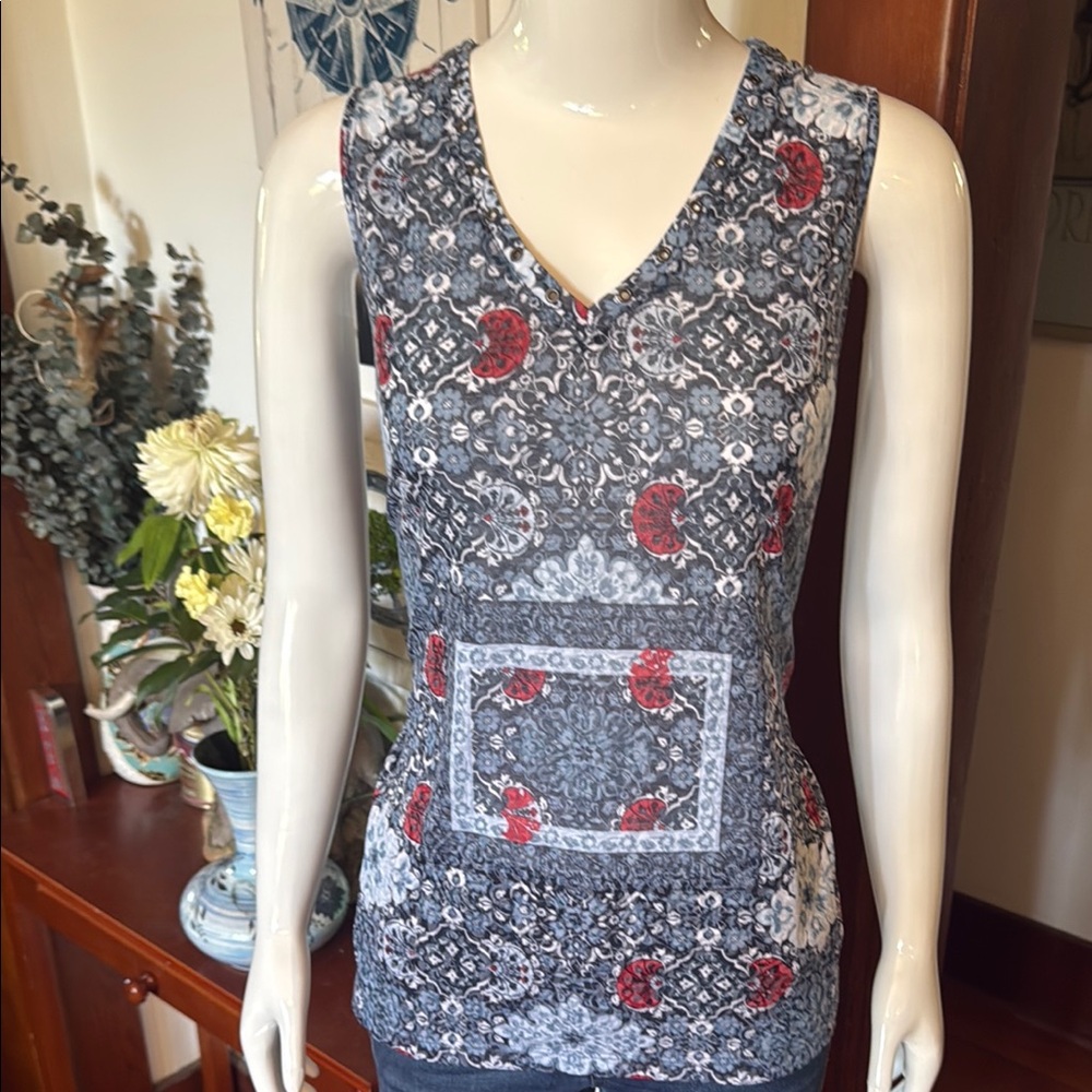 NWT northern reflections size small Floral Patterned Sleeveless Top light summer